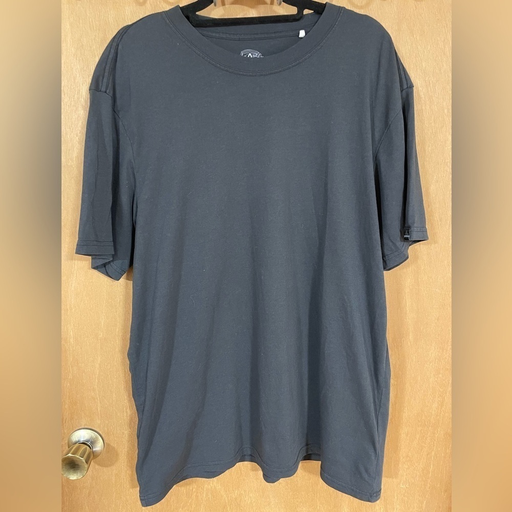 #108-PRANA- black shirt sleeve TShirt